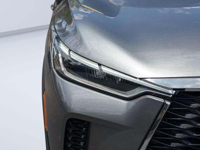 Used 2025 Gray INFINITI LUXE image 9