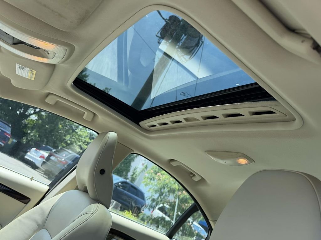 Used 2012 White Volvo 3.2 image 18