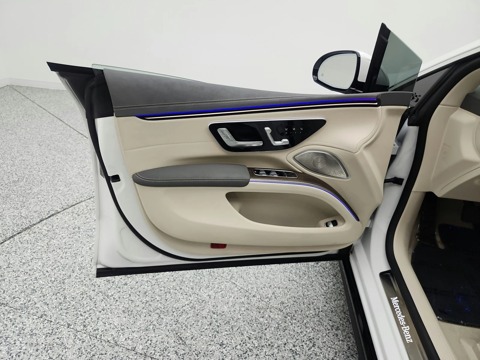 Certified Used 2024 MANUFAKTUR Moonlight White Metallic Mercedes-Benz EQS 450 4MATIC® Sedan image 15