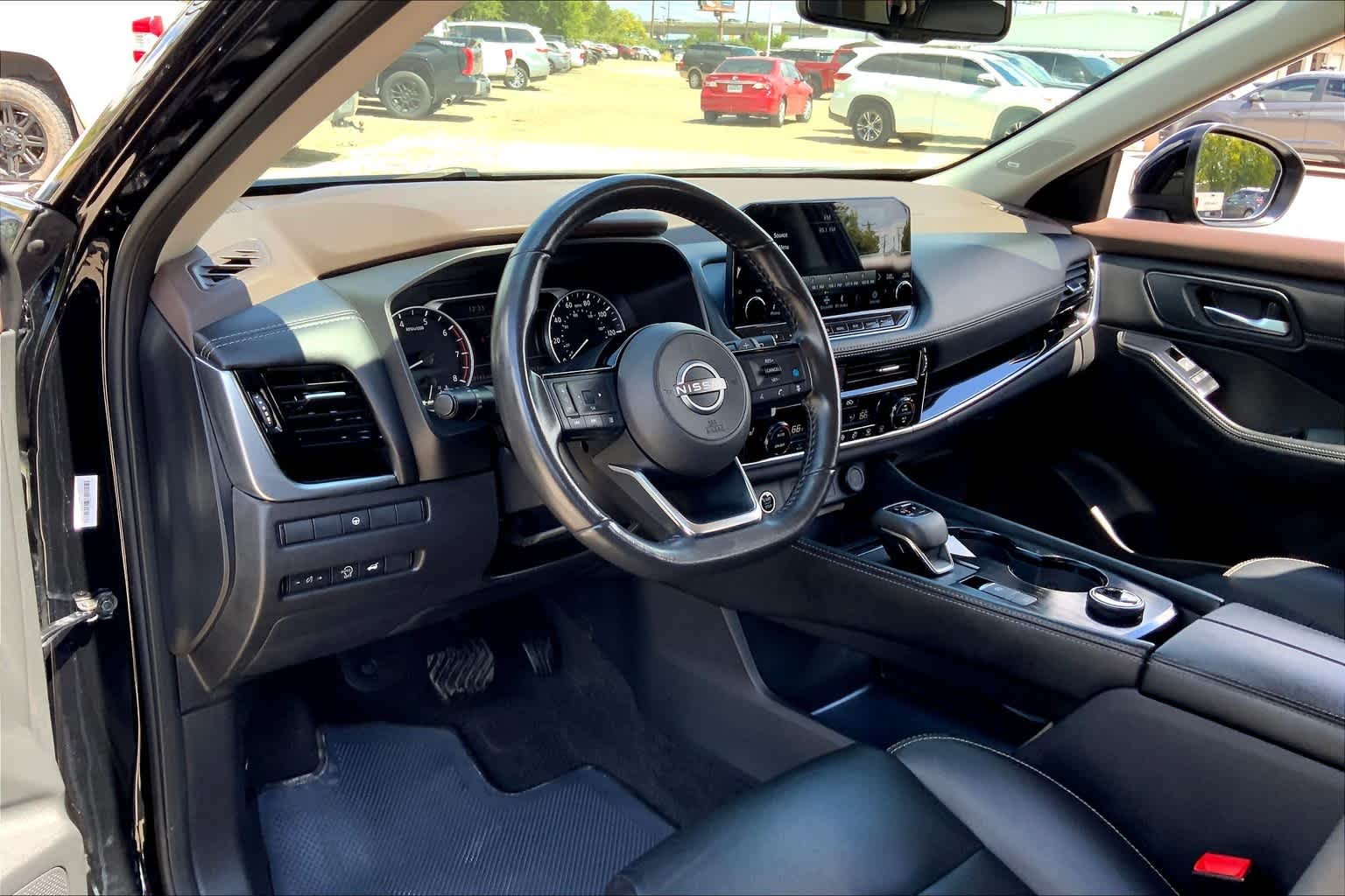 Used 2023 Super Black Nissan SL image 17