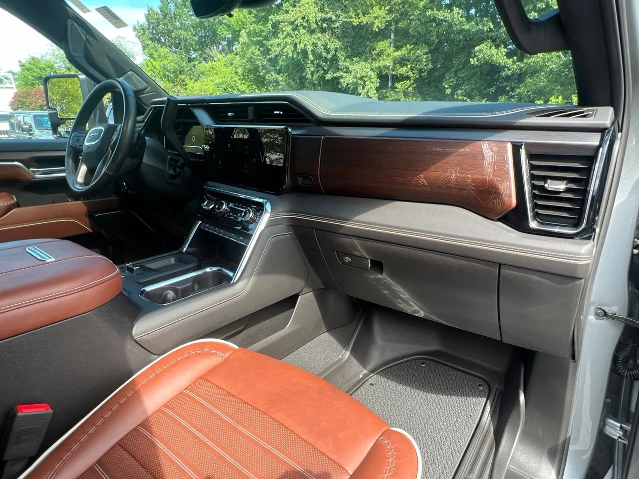 Used 2024 Silver GMC Denali Ultimate image 28