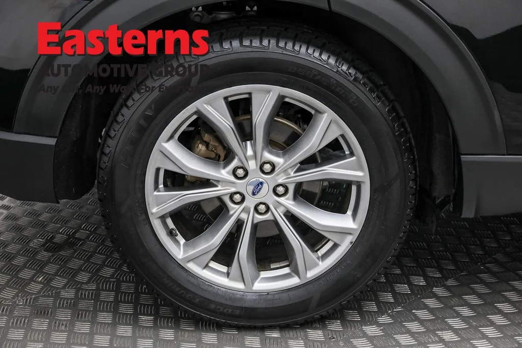 Used 2023 Black Ford Limited image 29