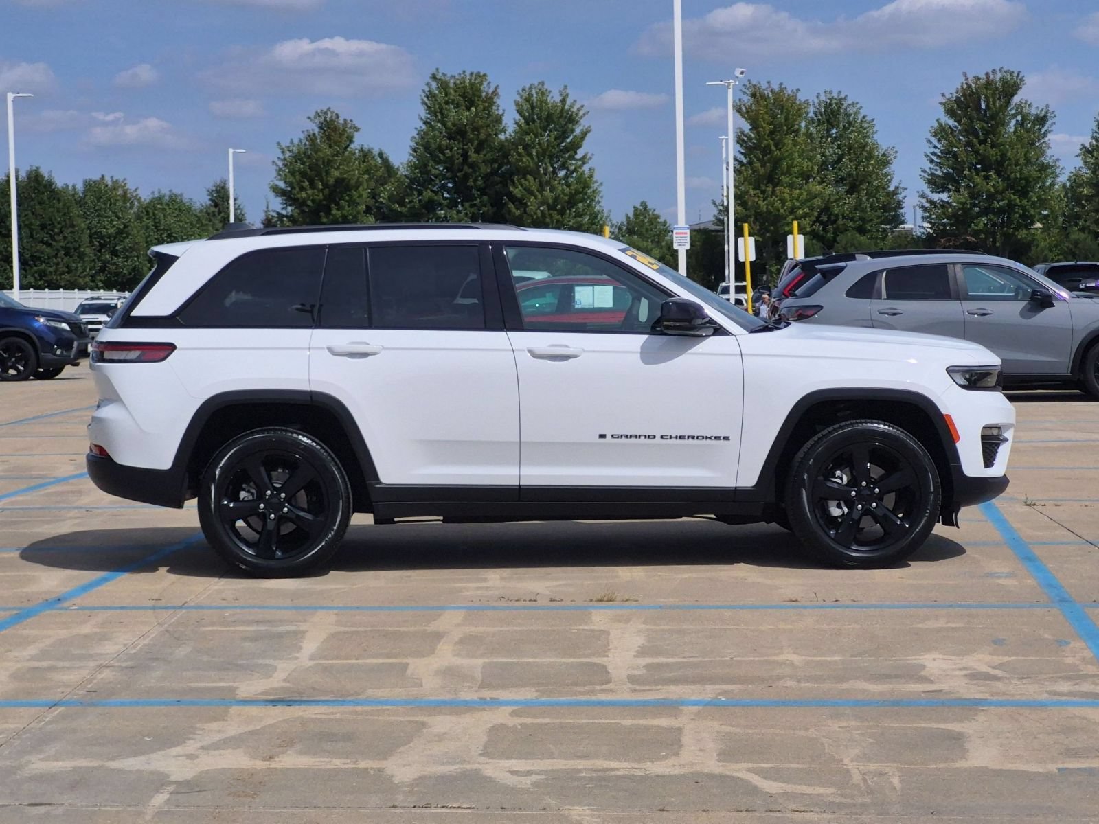 Used 2024 Bright White Clearcoat Jeep Limited image 5