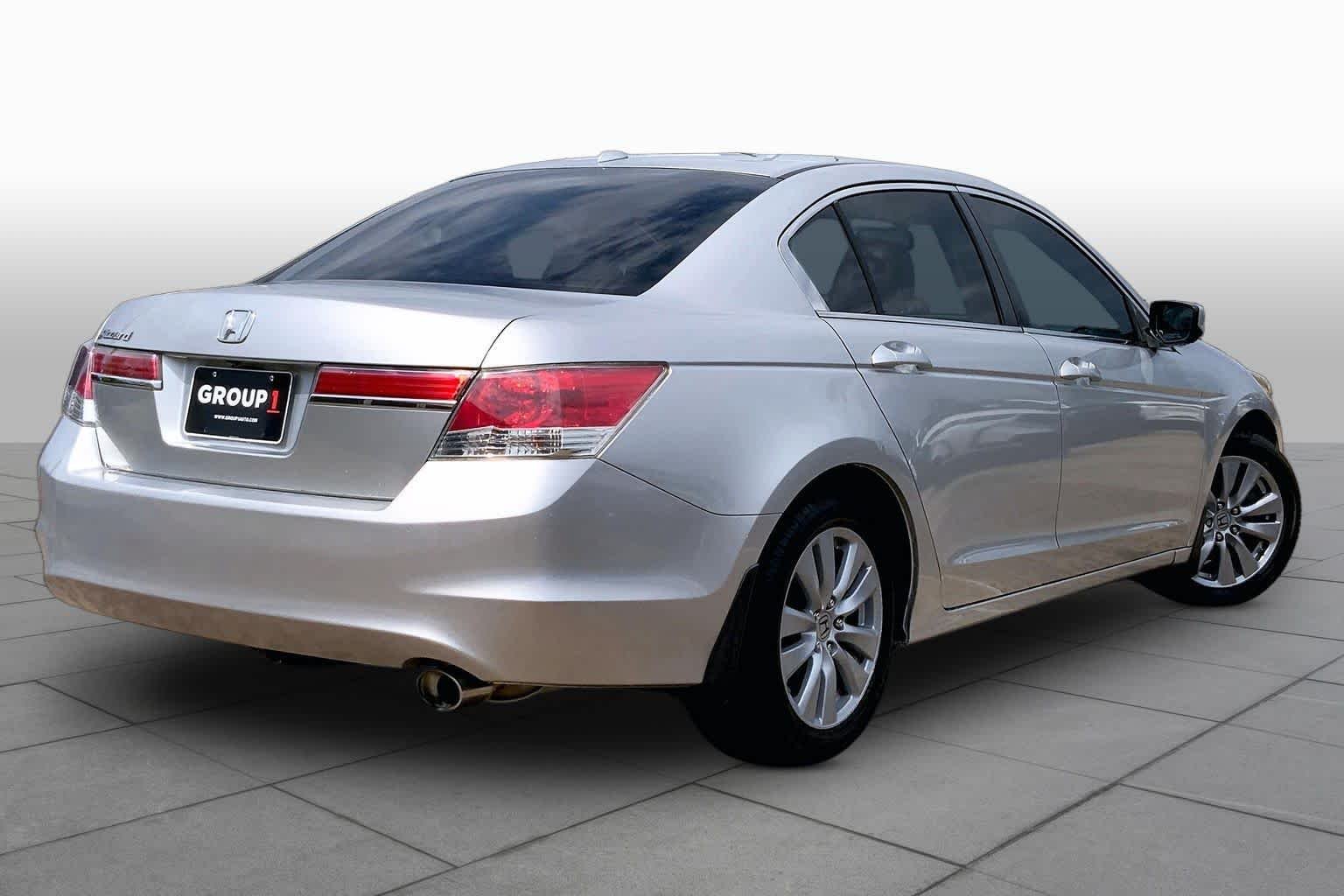 Used 2012 Alabaster Silver Metallic Honda EX-L image 11