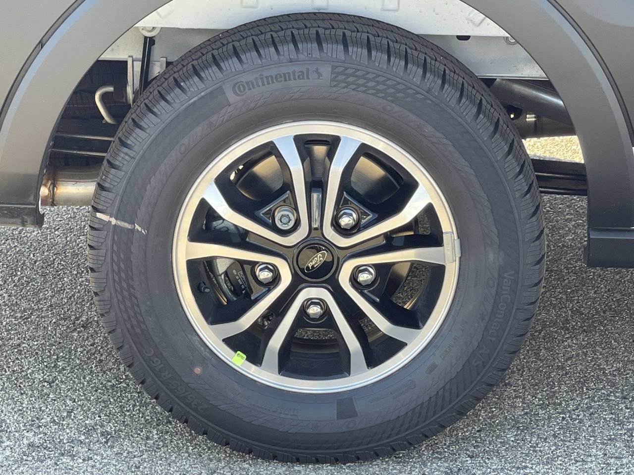 New 2026 Oxford White Ford XLT image 11