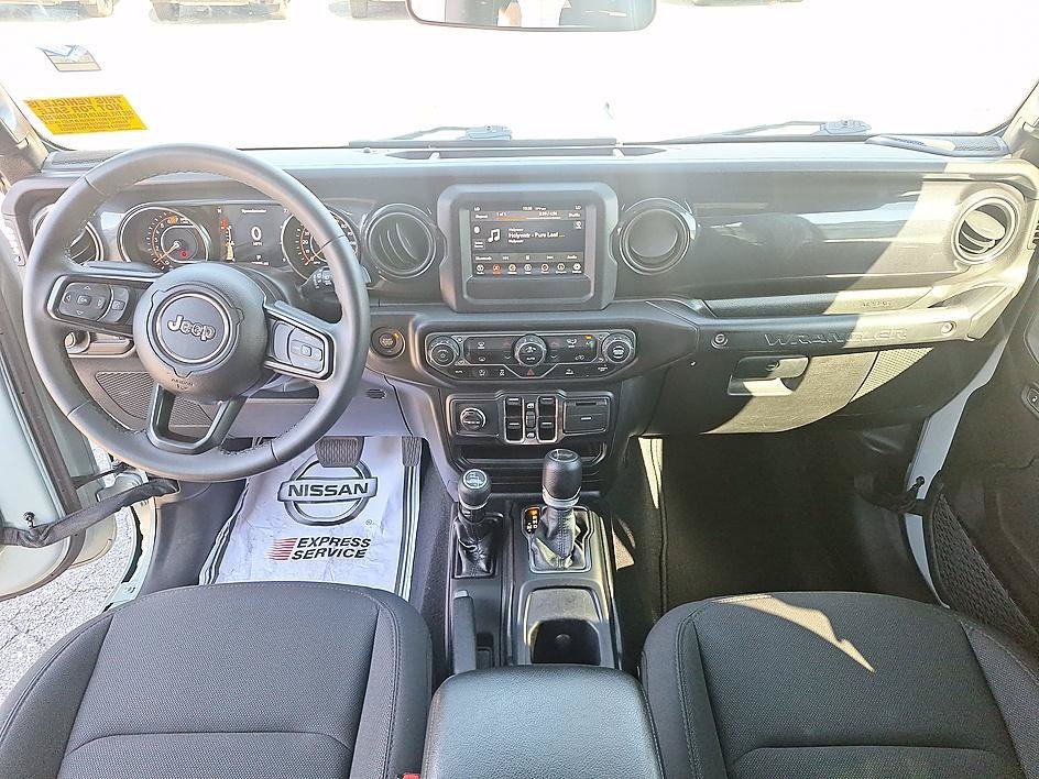 Used 2023 Earl Clearcoat Jeep Sport Altitude image 19