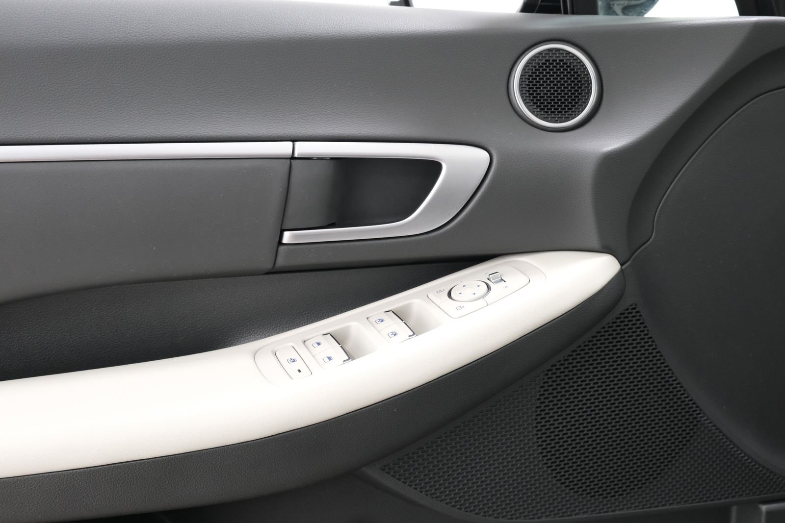 Used 2025 Portofino Gray Hyundai SEL image 25