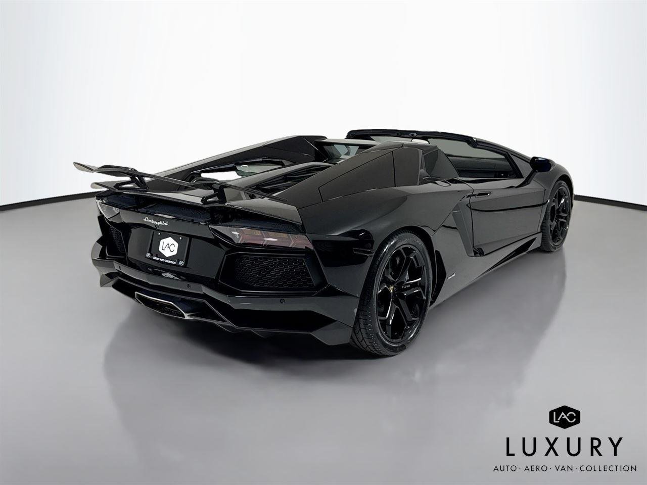 Used 2016 Nero Aldebaran Lamborghini LP 700-4 | Vorsteiner Carbon Wing | Carbon Interior image 6