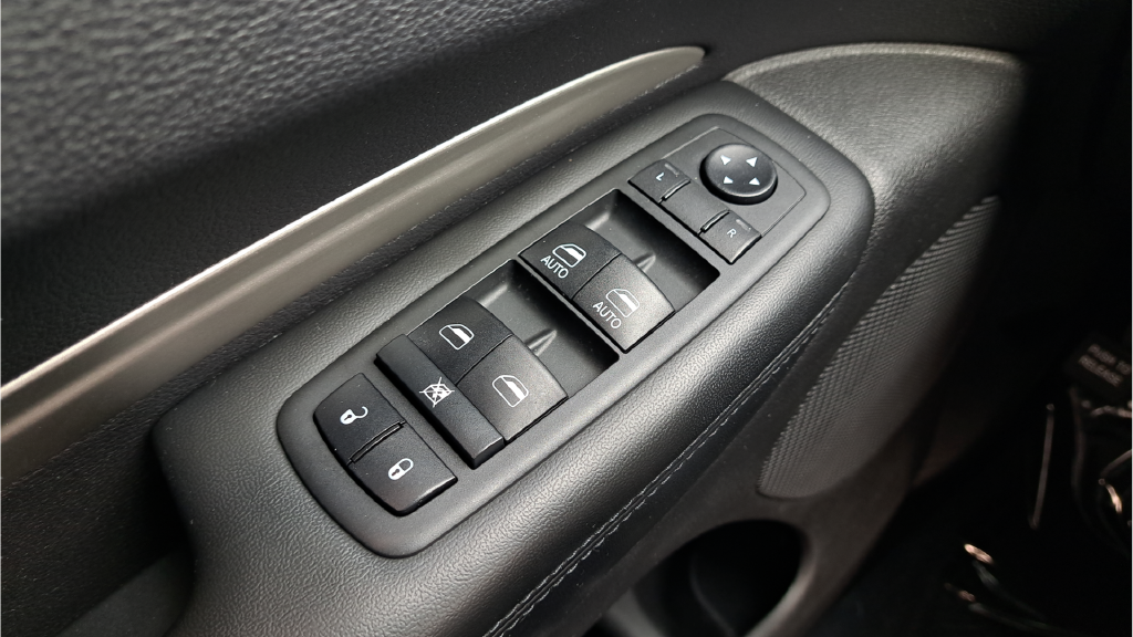 Used 2019 White Dodge SXT Plus image 24