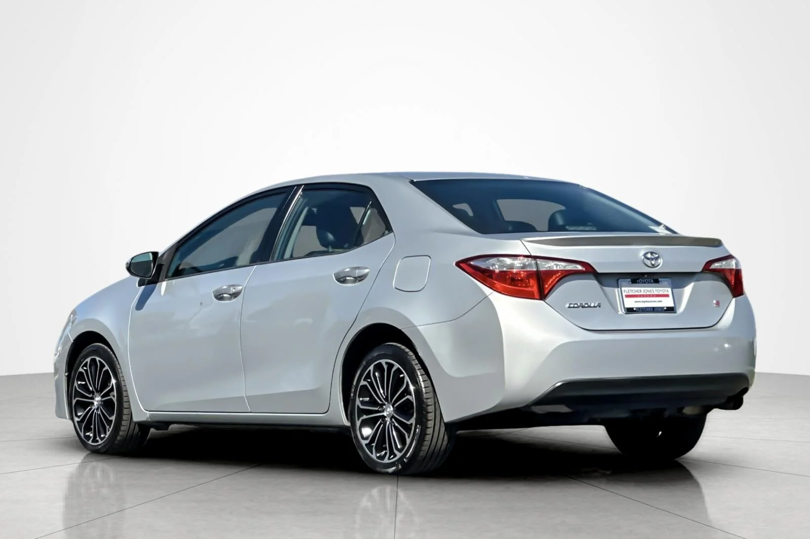 Used 2014 CLASSIC SILVER Toyota S Plus image 3