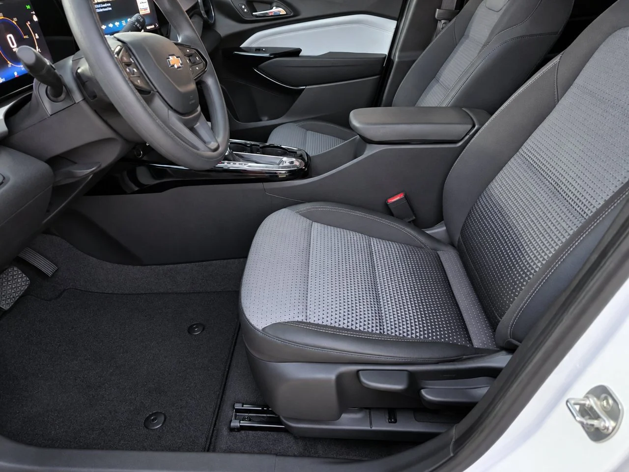 Used 2024 Summit White Chevrolet LT image 13