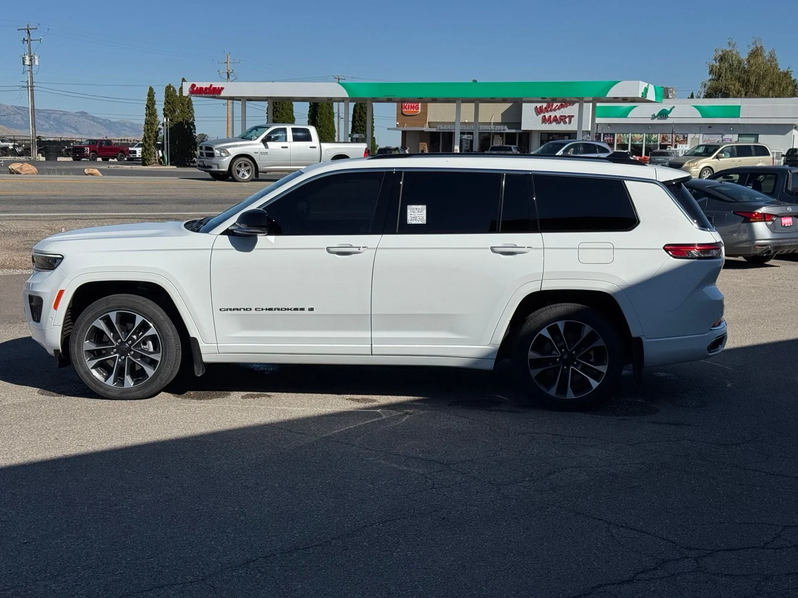 Used 2024 White Jeep Overland image 5