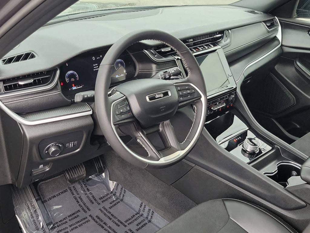 Certified Used 2025 Metallic Jeep Altitude X image 14