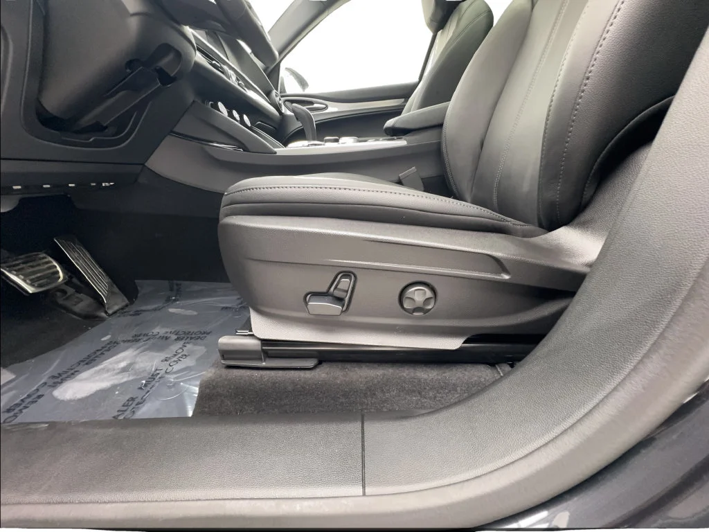 New 2026 Black Alfa Romeo Base image 29