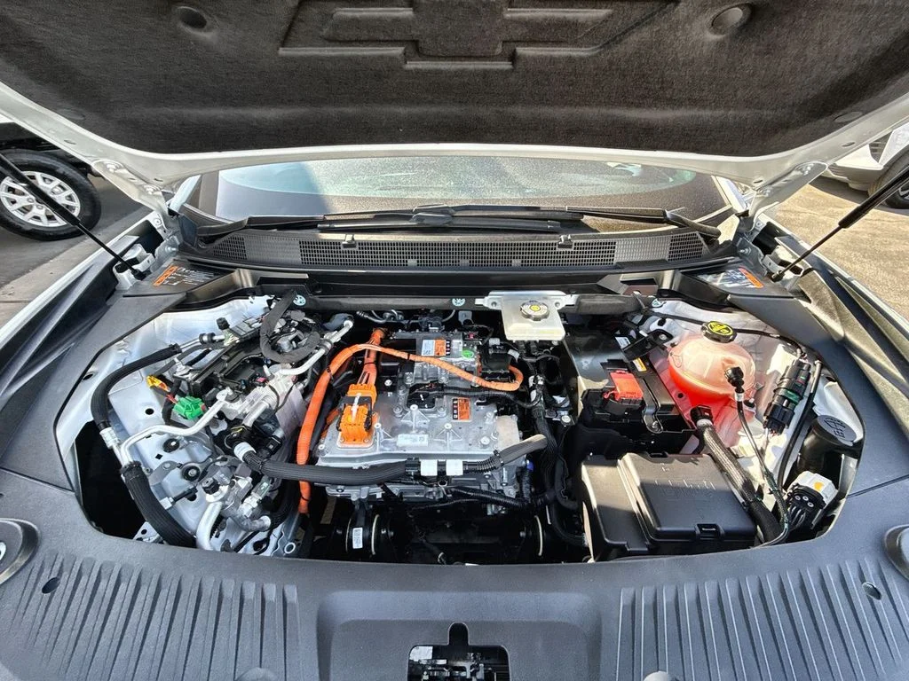 Used 2024 Summit White Chevrolet LT image 29