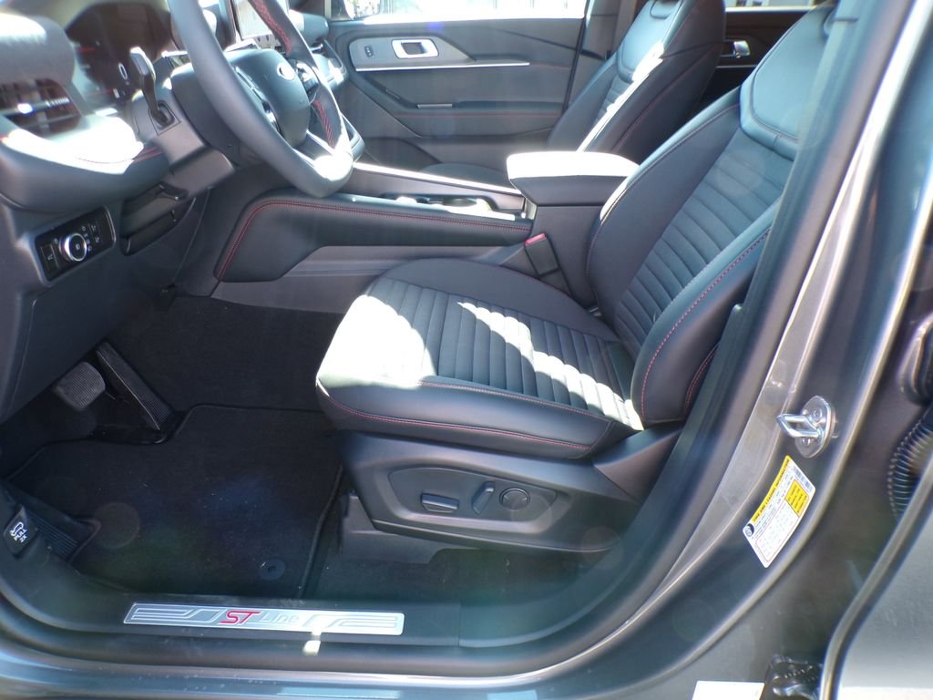 New 2026 Carbonized Gray Metallic Ford ST-Line image 13