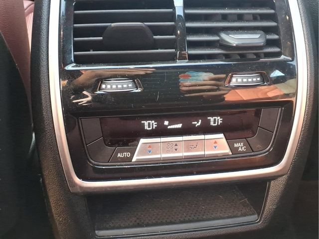 Used 2021 Red BMW xDrive40i image 25
