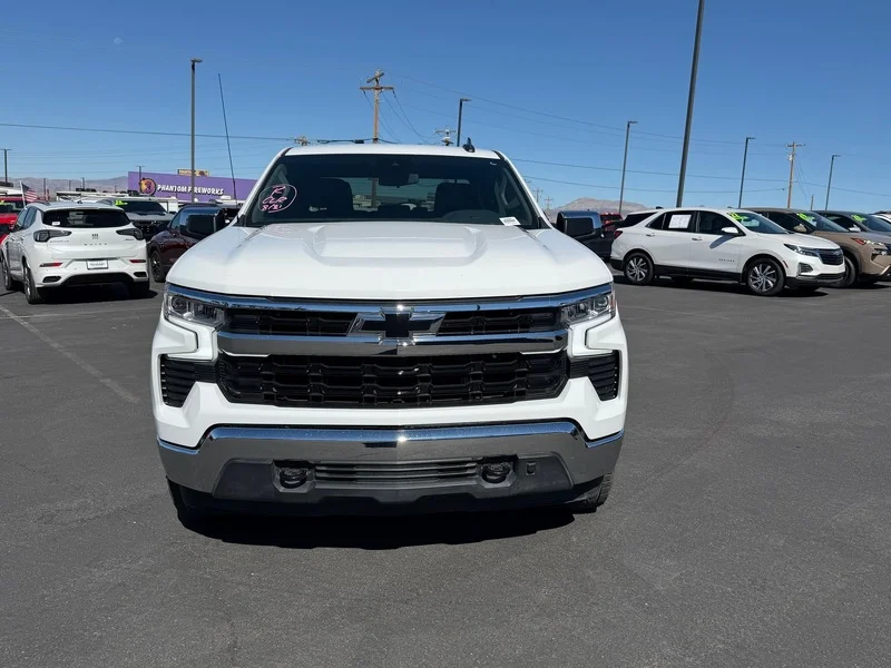 Used 2024 Summit White Chevrolet LT image 8