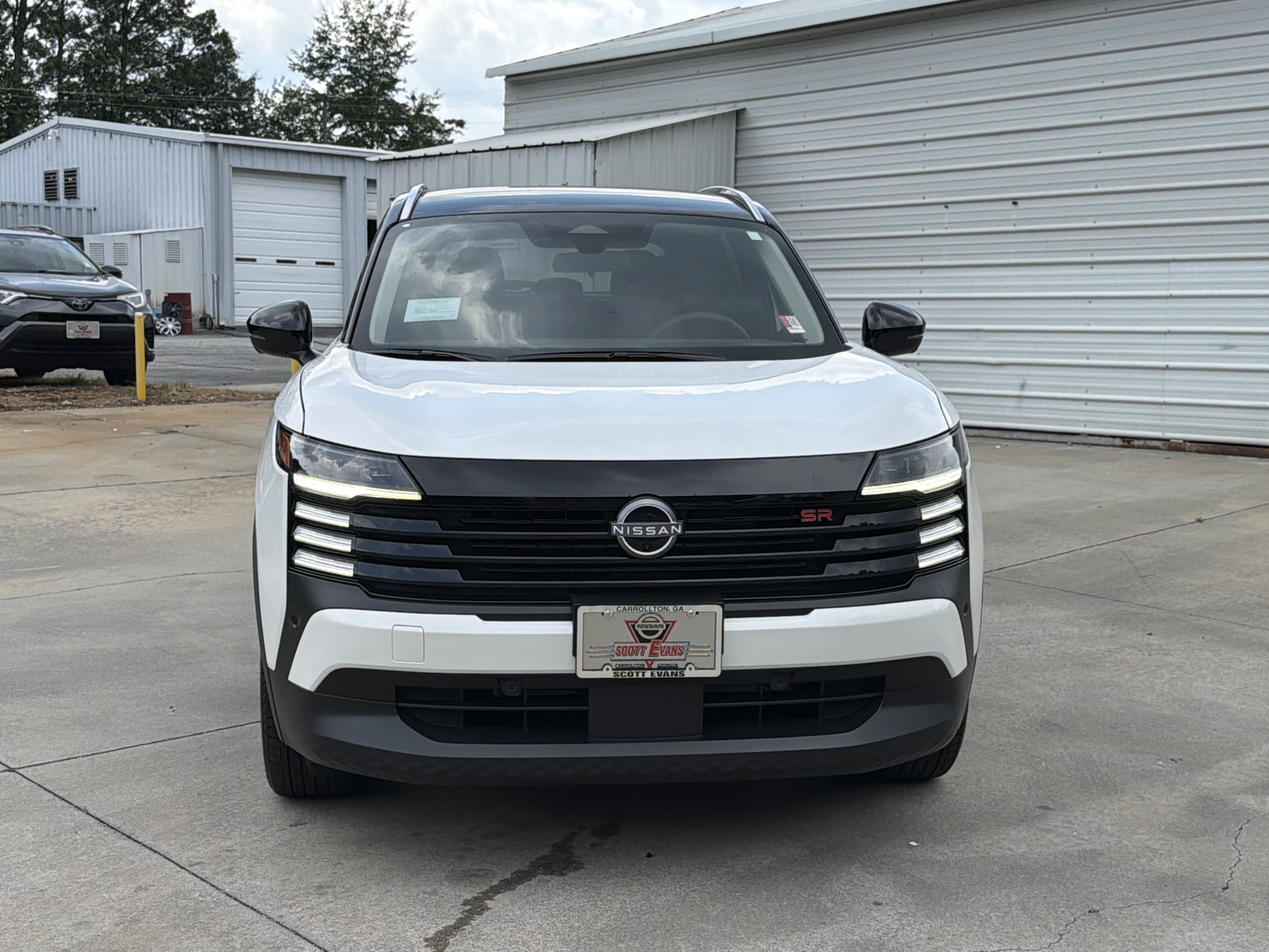 New 2026 Aspen White Tricoat/Super Black Nissan SR image 3