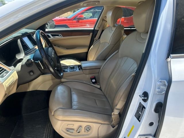 Used 2015 White Hyundai 3.8 image 5