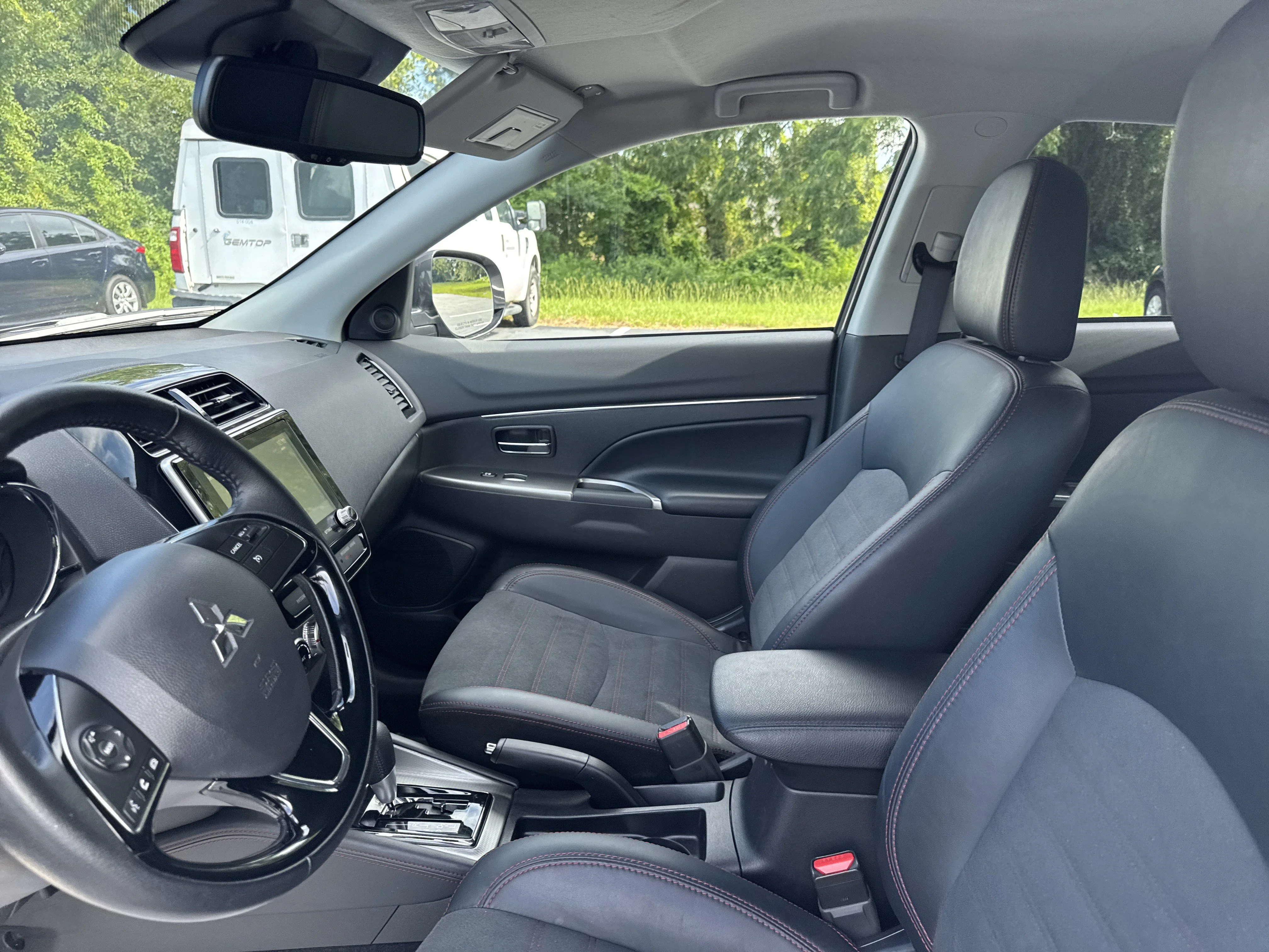 Used 2025  Mitsubishi 2.0 ES image 13