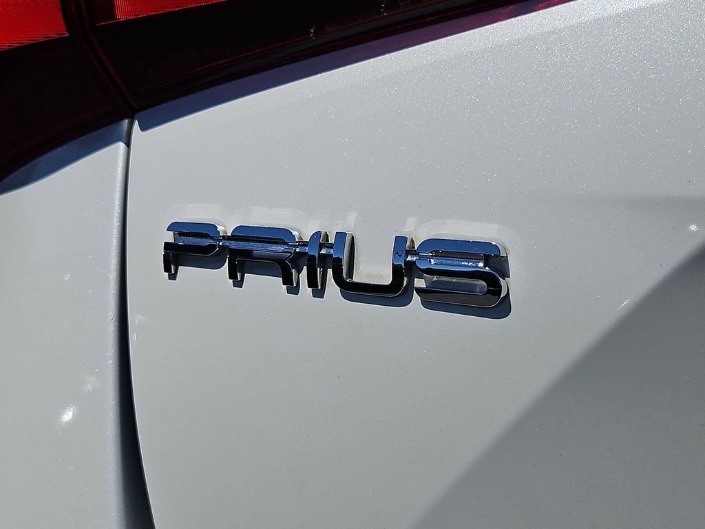 Used 2021 Pearl Toyota L image 26