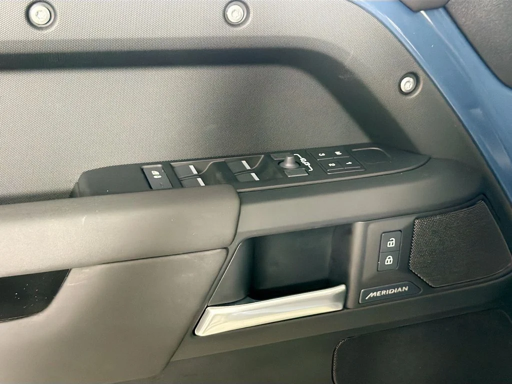 Used 2026 Tasman Blue Metallic Land Rover S image 18