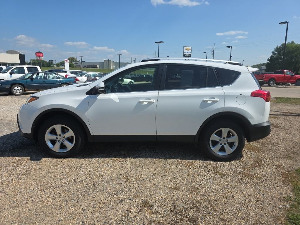 Used 2013 White Toyota XLE image 7