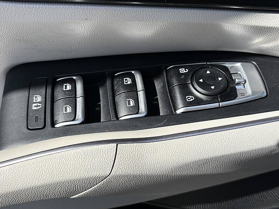 Used 2025 Everlasting Silver Kia S image 18