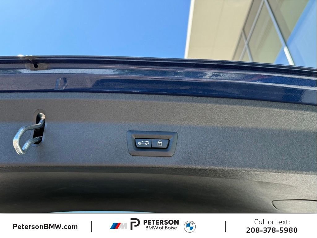 Used 2022 Blue BMW xDrive30i image 12