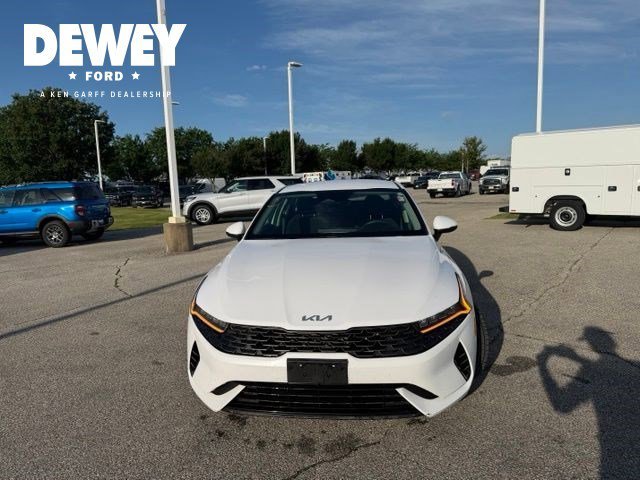Used 2022 Glacial White Pearl Kia LXS image 2