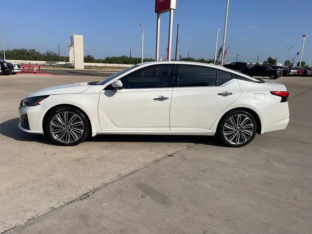 Used 2023 White Nissan 2.5 SL image 4