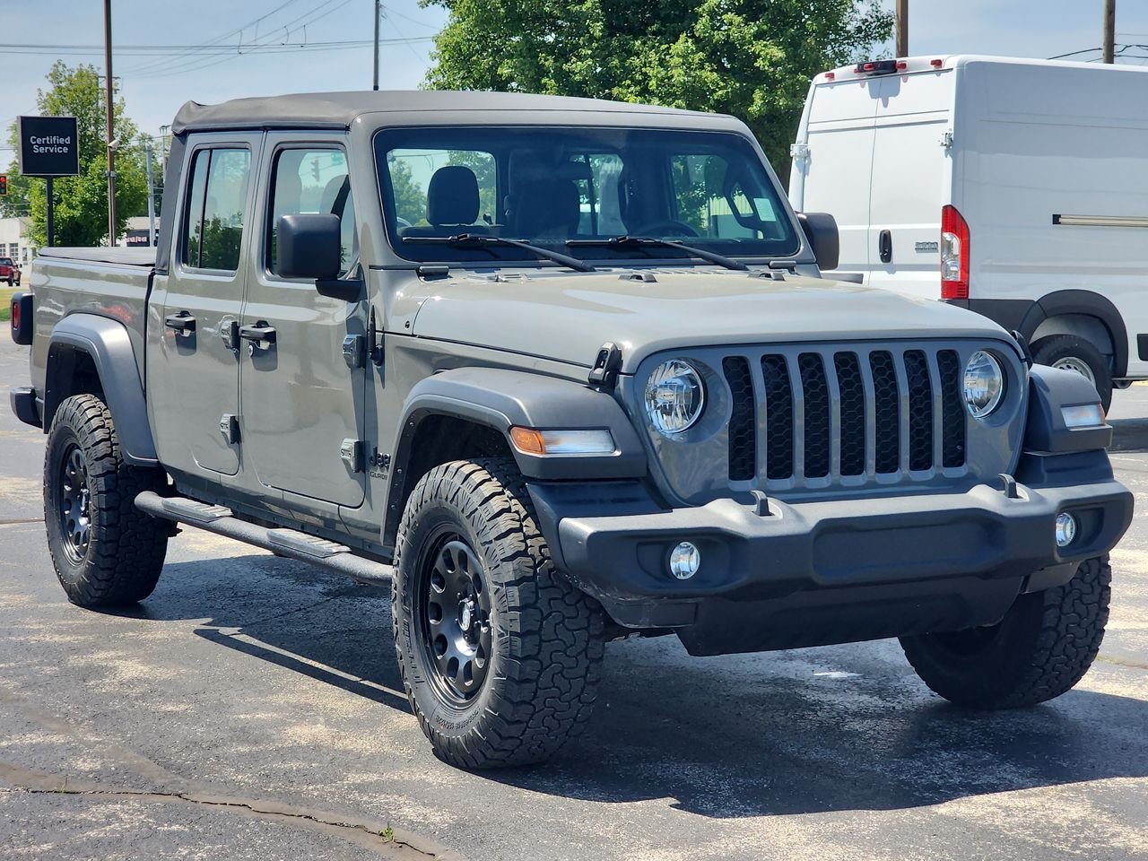 2022 Jeep Gladiator Sport's photo