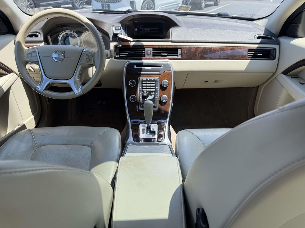 Used 2012 White Volvo 3.2 image 8
