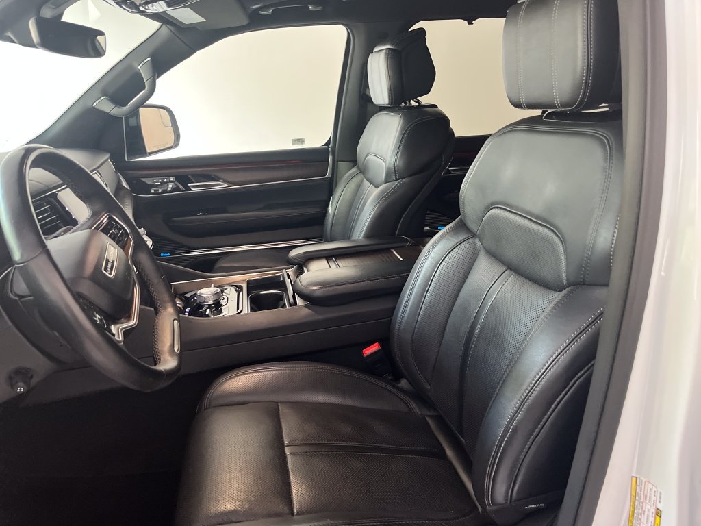 Used 2024 White Jeep Base image 12