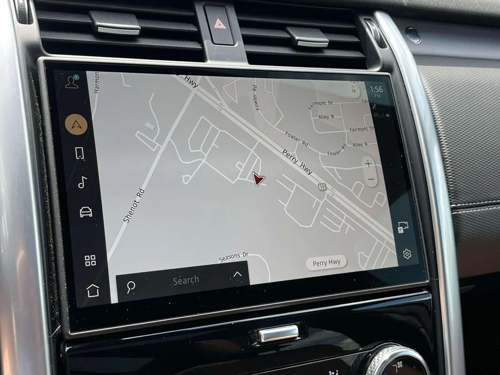 Used 2025  Land Rover Dynamic SE image 20