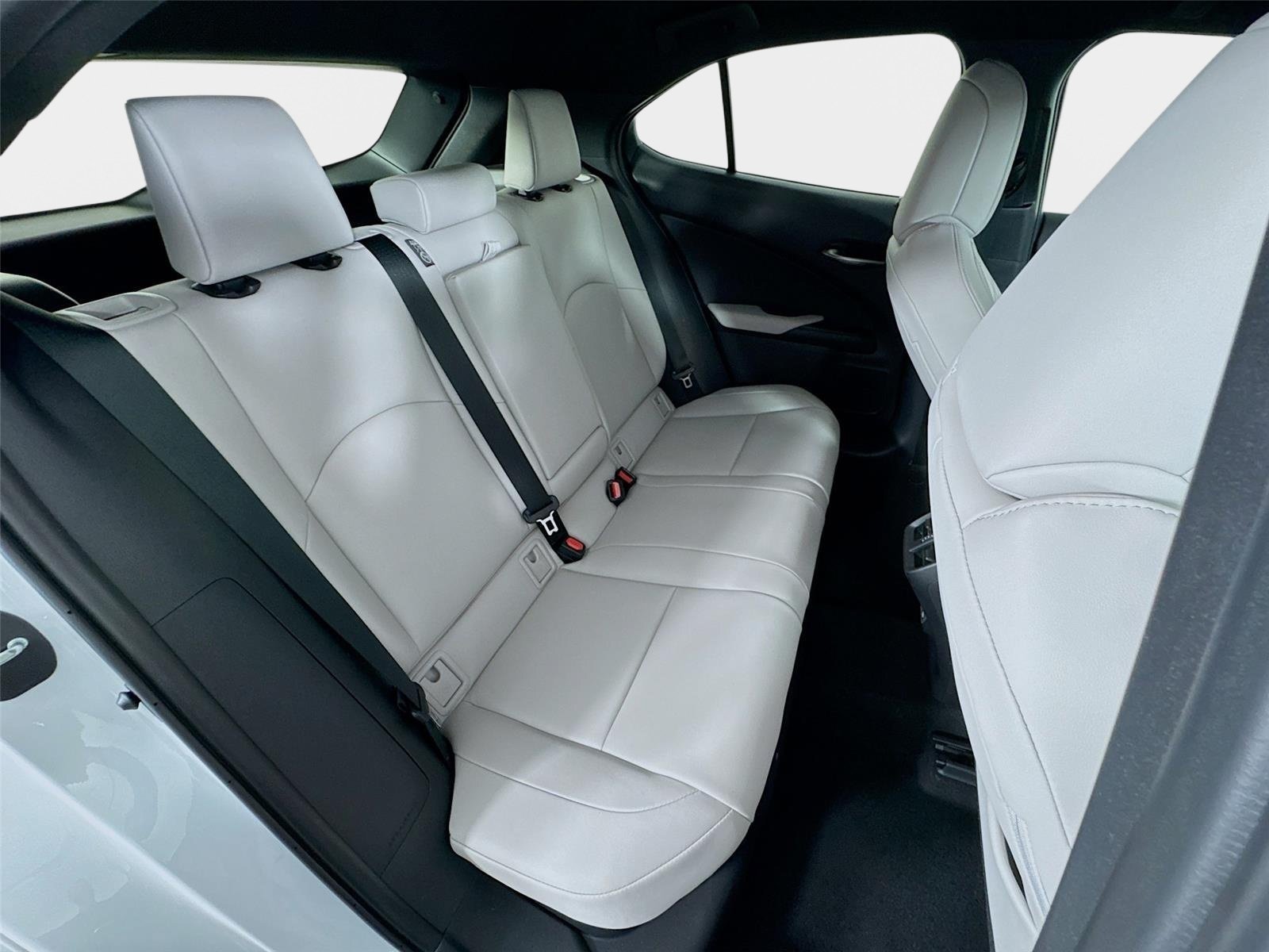 Used 2025 Ultra White Lexus UX 300h F SPORT Design image 27