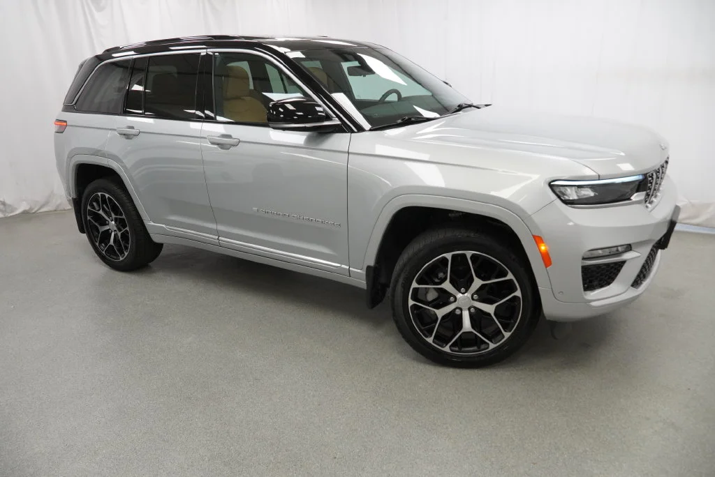 Used 2025 Silver Jeep Summit Reserve image 14