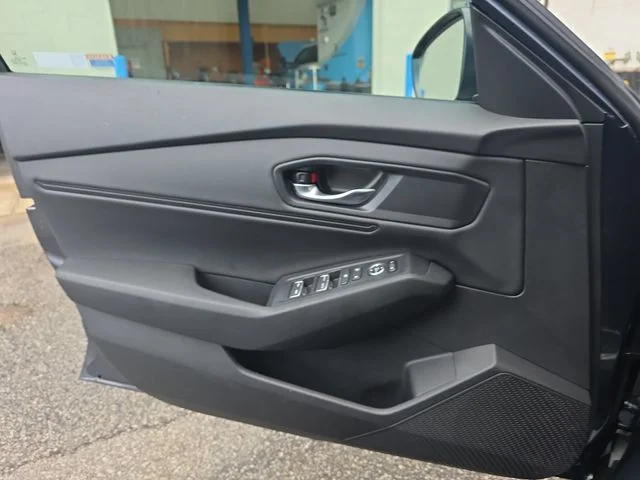 Used 2025 Gray Honda SE image 27