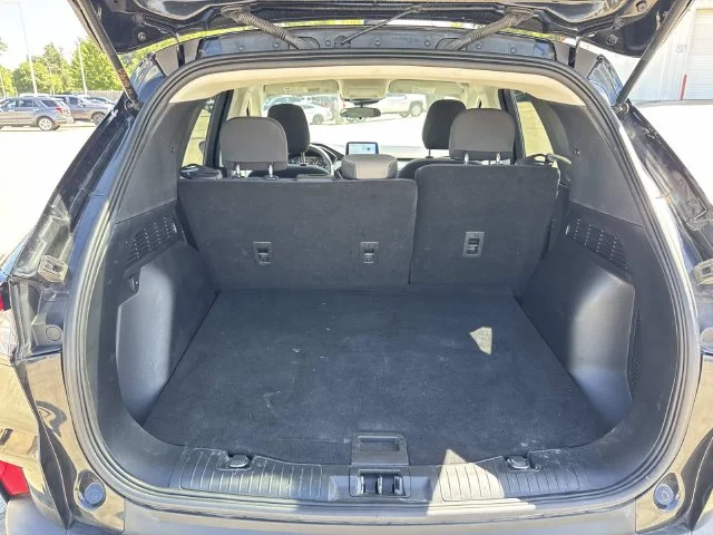 Used 2022 Black Ford SE image 25