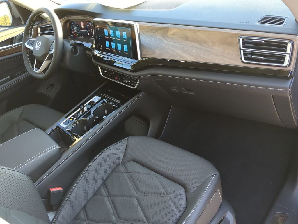 New 2026 Silver Volkswagen 2.0T SE w/Technology image 13