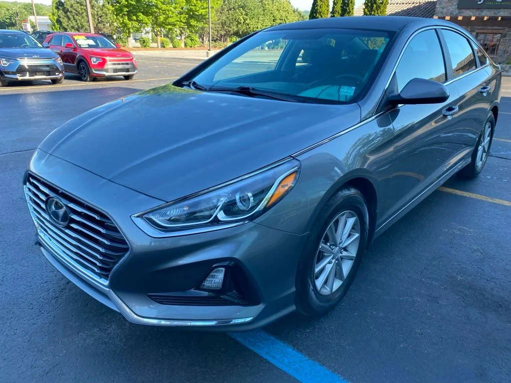 Used 2019 Machine Gray Hyundai SE image 6