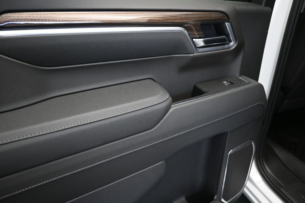 New 2026 Summit White Chevrolet LT (2FL) image 15