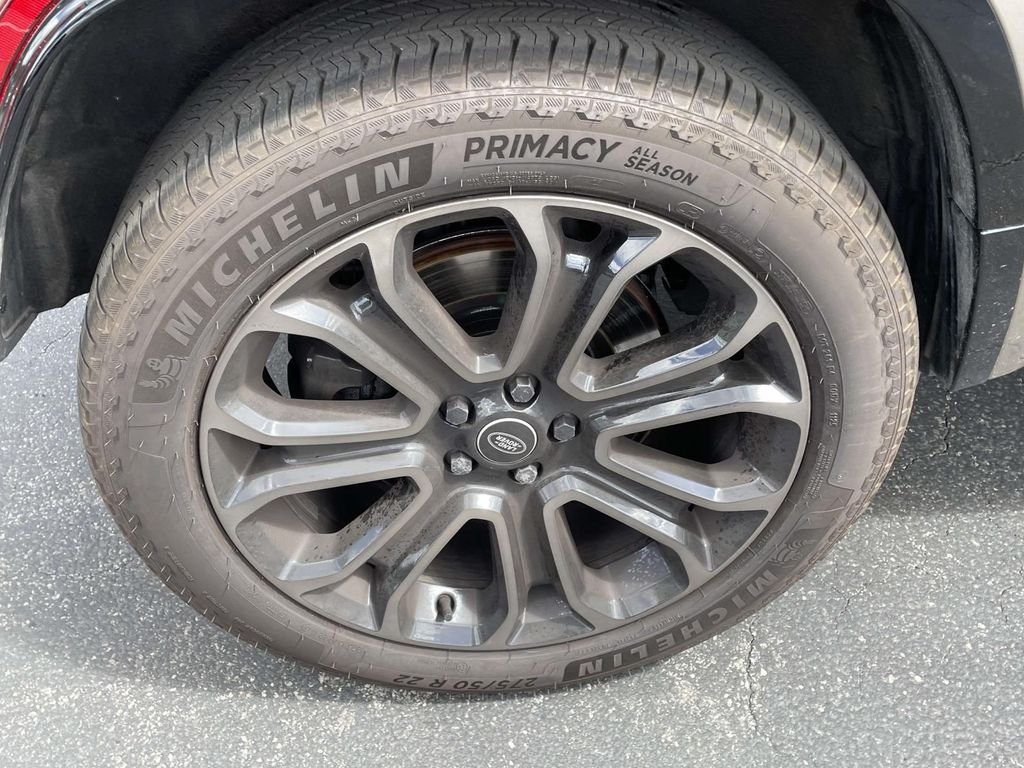 Certified Used 2025 Gondwana Stone Metallic Land Rover OCTA image 11
