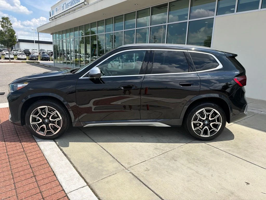Used 2023 Black BMW xDrive28i image 3