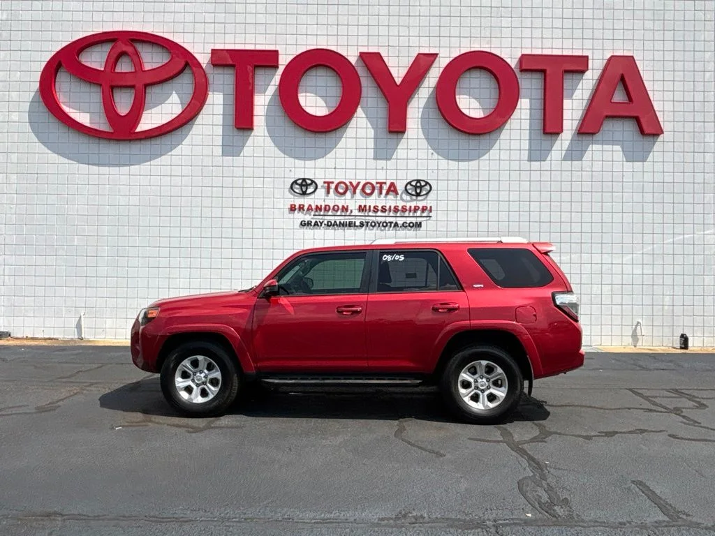 Used 2015 Red Toyota SR5 image 4