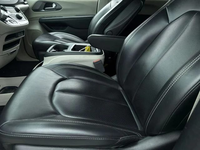 Used 2023 White Chrysler Touring L image 12