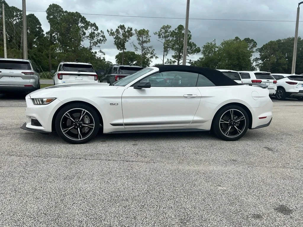 Used 2017 White Ford GT Premium image 4