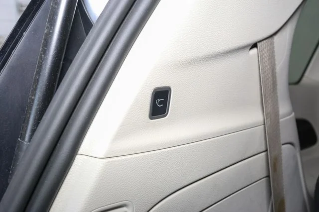 Used 2023 Silver Chrysler Touring L image 12