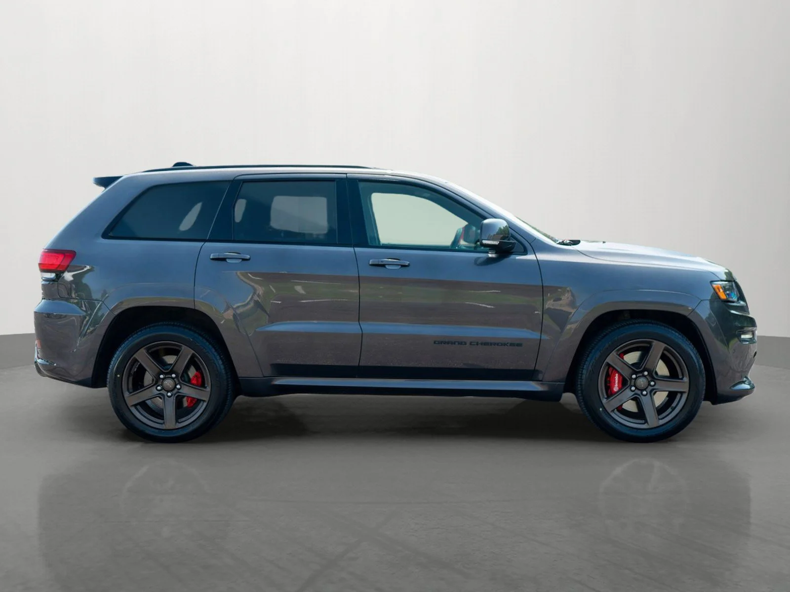 Used 2016 Granite Crystal Metallic Clearcoat Jeep SRT image 8